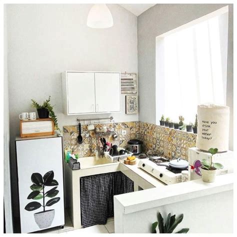 Seluruh kitchen set dan sebagian dinding di cat putih. Tanpa Kabinet Dekorasi Dapur Simple | IdeKunik.Com ...