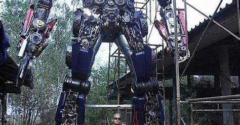I See Your Life Size Predator And Give You A Life Size Transformer Imgur