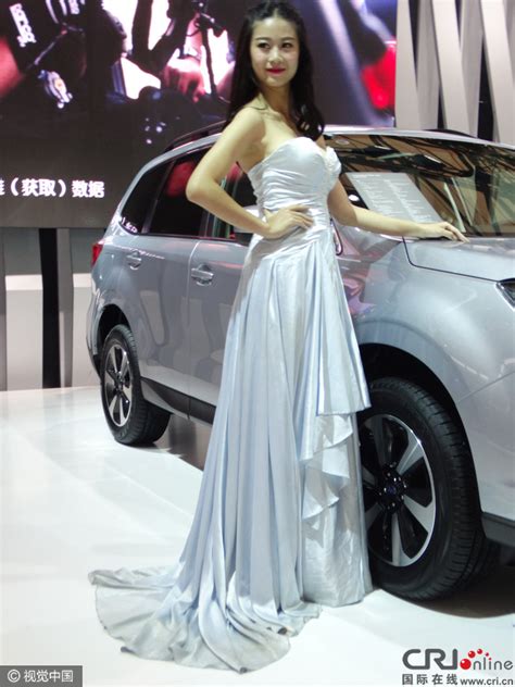 上海车展开幕美女车模 封胸 秀美腿 国际在线