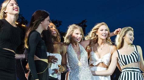 Taylor Swift Performs Style At Concert With Kendall Cara Gigi And More Youtube