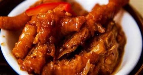 Ada berbagai macam olahan dengan menggunakan ceker ayam misalnya sup ceker, balado ceker, ceker bakar, kripik ceker. CARA MEMBUAT CEKER AYAM BUMBU SPESIAL ENAK DAN PEDAS | Resep Masakan Indonesia