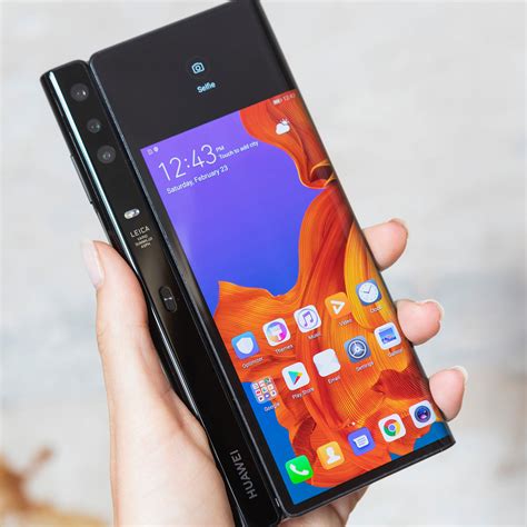 Huaweis Folding Phone Takes The Foldable Fight Up A Notch Pickr