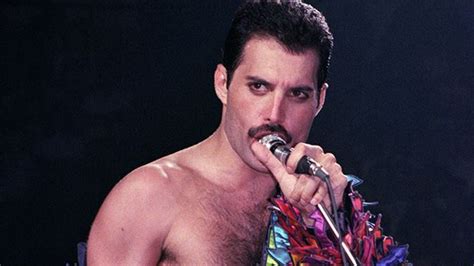 Freddie mercury the lead singer of queen and solo artist, who majored in stardom while giving new meaning to the word. Some of the things you didn't know about Freddie Mercury ...