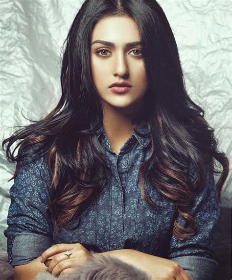 Stunning Pictures Of Sarah Khan From Her Latest Photo Shoot Reviewitpk