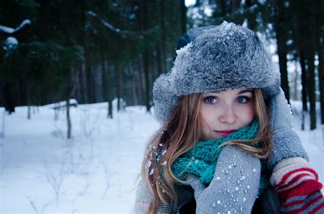 Winter Gloves Long Hair Blue Eyes Women Blonde Funny Hats