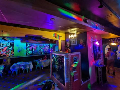 Best Gay And Lesbian Bars In Richmond Lgbt Nightlife Guide Nightlife Lgbt