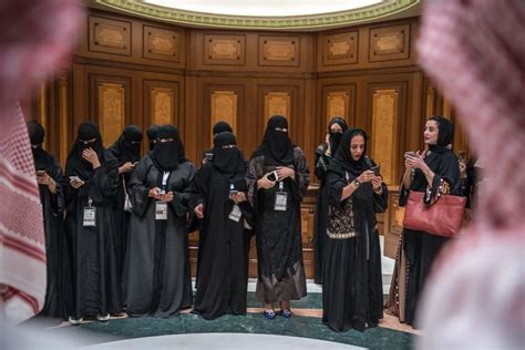 Cellphones In Hand Saudi Women Challenge Notions Of Male Control Digital Insights And Inspiration