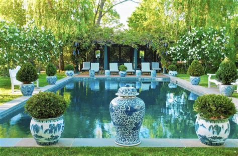 Carolyne Roehms Sublime Garden In Sharon Is One Of Four On Trade