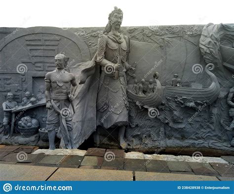 El Alivio Del Almirante Zheng En El Muro Del Monumento Nacional En