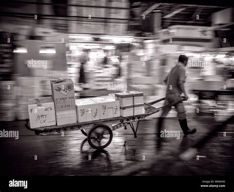 Man Pulling Cart Hi Res Stock Photography And Images Alamy