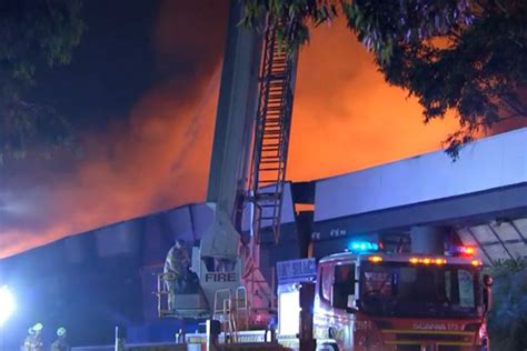 Massive Fire Destroys Two Factories In Melbournes South East 3aw