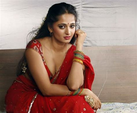 anushka hot stills in vaanam movie south actress