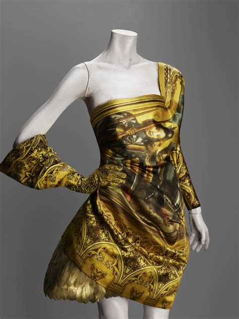 What S Up Trouvaillesdujour Alexander Mcqueen Savage Beauty