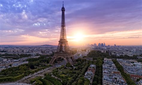 Maravillas Desde Mi Pantalla La Torre Eiffelun Icono De Altura Que