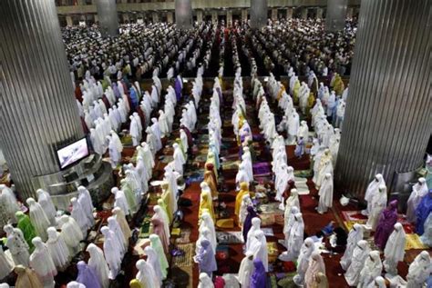 Cara sholat tarawih di rumah lengkap bacaan dan gambar. 5 Amal Ibadah Mulia di Bulan Puasa Ramadhan