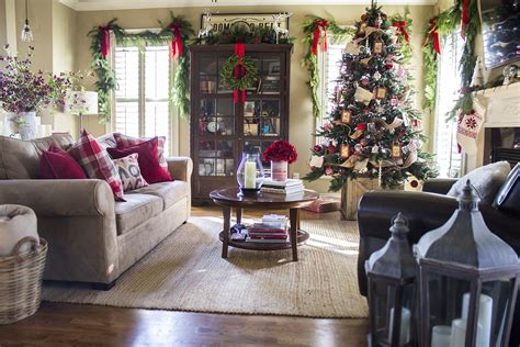 Take a look at some of these wonderful illuminations below! Holiday Home Tour: Classic Christmas Decor