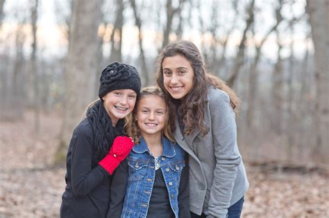 sibling posing, sibling outfit, fall, winter | Sibling outfits, Family ...
