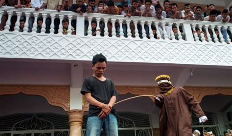 indonésie l homosexualité punie à coup de bâtons 24gay