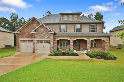 4 br/4.5 ba w/ intricate details & spacious rooms; How to Take Real Estate Photos Worthy of a Magazine Spread