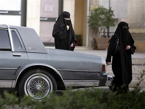الگاردينيا مجلة ثقافية عامة سعودية تهدي زوجها عروساً وسعودية أخرى تعرض