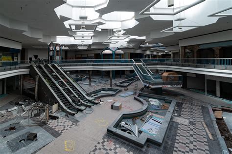 Huge Abandoned Mall In Milwaukee Rurbanexploration