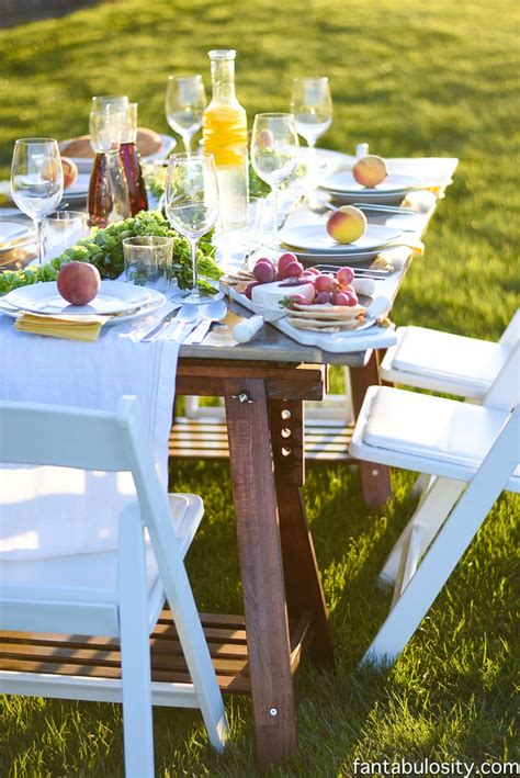 Choosing the best lighting for your party depends on the time of day or night, the space in which the party is being held, and your overall decoration scheme. Pop-Up Backyard Dinner Party - Fantabulosity