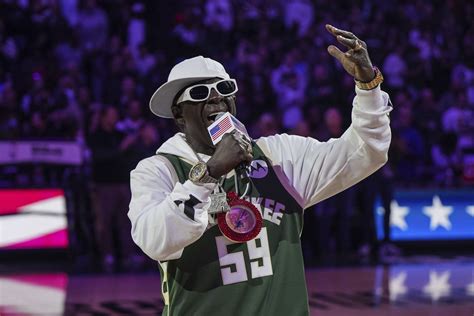 Rap legend Flavor Flav leaves fans divided with national anthem