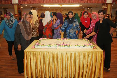 Polis diraja malaysia mempunyai 16 peringkat pangkat yang dibahagikan kepada 2 kategori, iaitu kumpulan pegawai kanan polis bermula dari pangkat inspektor sehingga inspektor general polis, dan kumpulan pegawai rendah polis dan. Pengembaraan Hidup: Majlis Hi Tea - Polis Wanita Maktab ...