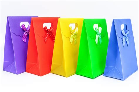 Remarkably Brilliant Goody Bag Ideas for Adults - Giftinglory