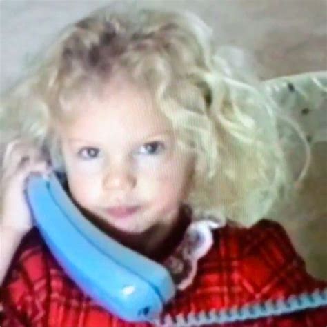 Taylor Swift Shares Adorable Throwback Christmas Video Of Her 4 Year