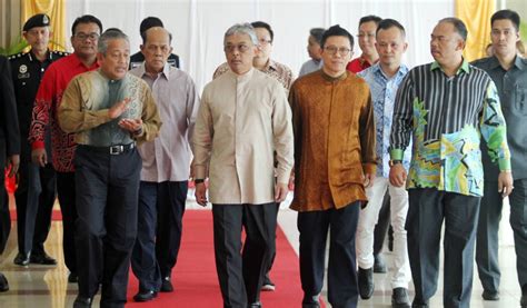 Najib and sultan of pahang. Regent of Pahang urges youths to preserve unity and ensure ...
