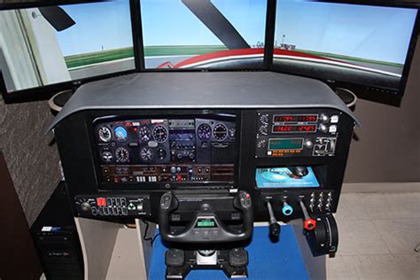 Le simulateur de vol de l aéroclub du Poitou