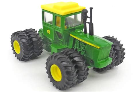 JOHN DEERE 7520 4WD TRACTOR With DUALS Collector Models