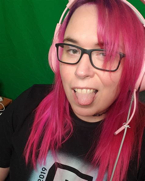 tw pornstars kitty rose twitter kitty has new hair live on twitch 1 05 am 20 aug 2019