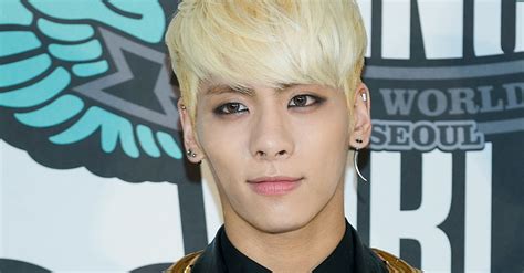 K Pop Boy Band Singer Jonghyun Dead At 27 Huffpost