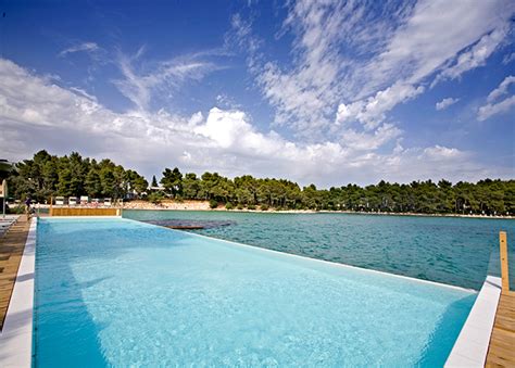 A poca distancia de parque temático fun park biograd. Crvena Luka Hotel & Resort | Bespaar tot 70% op luxe ...