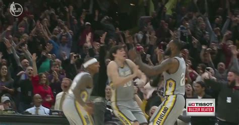 Lebron Jamesin Buzzer Beater Sonrası Cedi Ile Chest Bumpı İ