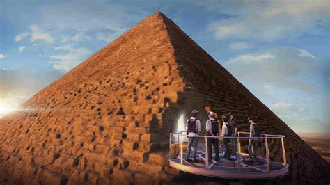 Ne restez pas trop longtemps sous une. Visitez la pyramide de Khéops en VR à la Cité de l ...