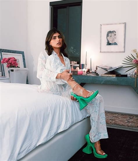 Mia Khalifa Titillates Fans With Her Shoes Why Fans Are Tickled By Mia Khalifa S Shoes