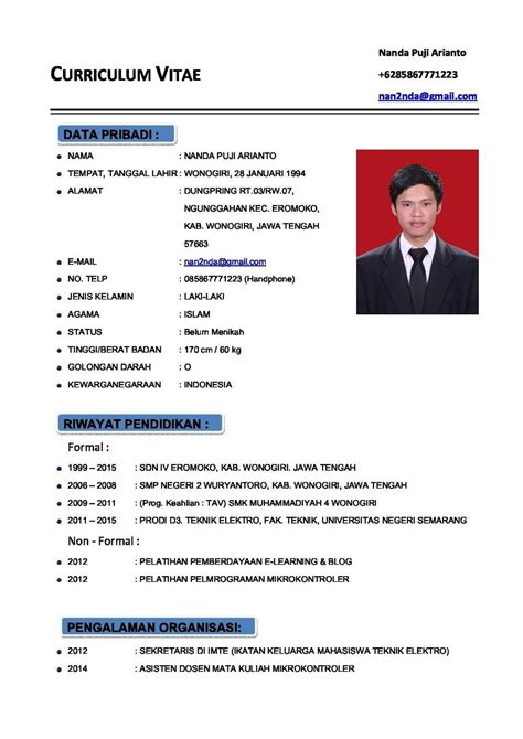 A curriculum vitae (cv), latin for course of life, is a detailed professional document highlighting a person's education, experience and accomplishments. Contoh Cv Curriculum Vitae The Truth About Contoh Cv ...