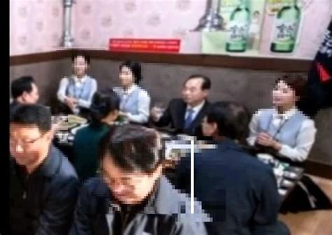 생각만 가득하다 보니 전신 탈의하고 가운을 입고 나오게 되었어. 가세연 "우리가 옳았다"...오거돈 '성추행' 의혹 폭로 어땠나 ...