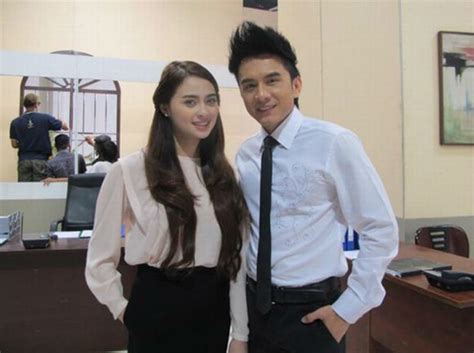 Cẩm tâm tựa ngọc kể về thập nhất nương (đàm tùng vận thủ vai) một tiểu thư trâm anh đài các nhưng không may bị gả vào nhà của vương gia từ lệnh với sự quan tâm đầy ôn nhu của phu quân nàng thập nhất nương cũng dần bị cảm hóa và từ đó cả hai chia sẻ tình cảm cho nhau nhiều hơn. Lộ loạt ảnh thân thiết giữa hot girl Ngọc Miu và Đan Trường