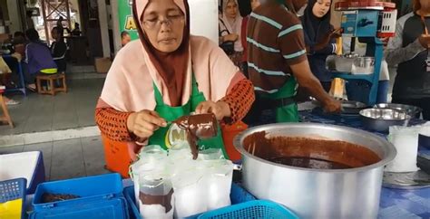 Bermula di daerah kuala kangsar, sebuah gerai mencipta fenomena dengan menghidangkan ais kepal dan serbuk milo membuatkan. Ais Krim Jenama Tempatan Jadi Viral Di Indonesia, Sedap ...