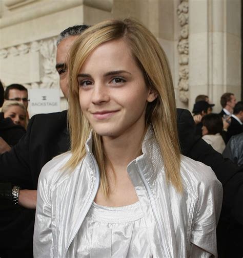 Emma Watson Photos Photos Chanel Paris Fashion Week Springsummer