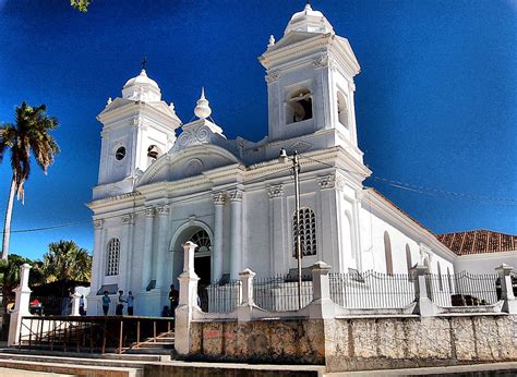 El salvador cuenta con una población de 6.453.553 personas, por lo que podemos considerarlo un país medio en cuanto a población se refiere. Patrimonio cultural de El Salvador: tangible, imaterial, y más