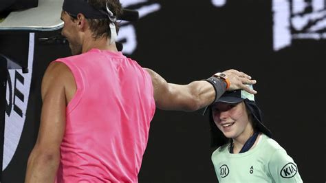 Melhores pastas de mariana delbonis. Australian Open 2020: Rafael Nadal kisses ballgirl | Daily ...