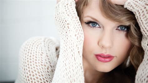 Women Singer Long Hair Taylor Swift Blue Eyes Celebrity Looking At