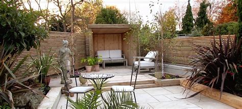 10 small courtyard garden video: Everchanging Garden Design in Hertfordshire and North ...