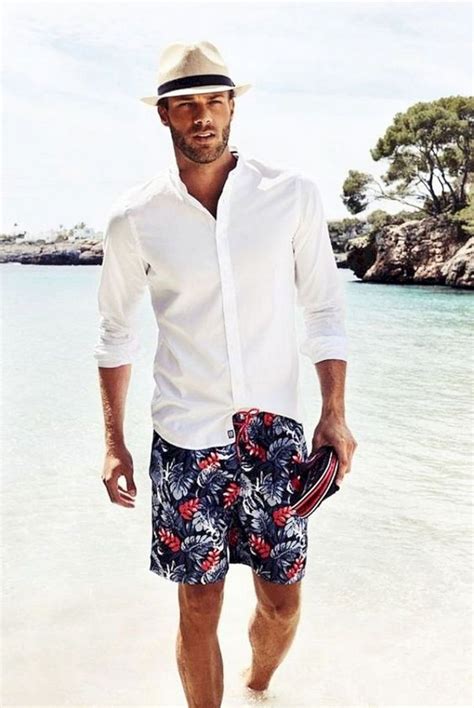 14 Best Men Beach Outfits Ideas That Look More Comfort Herren Sommer