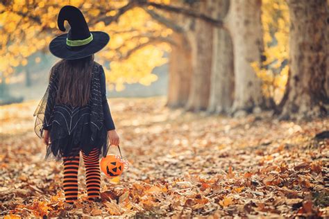 Should Kids Go Trick Or Treating During A Pandemic Experts Share Their
